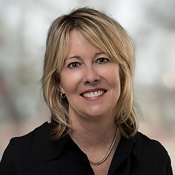 Portrait of Liz Sheffield, Associate Broker
